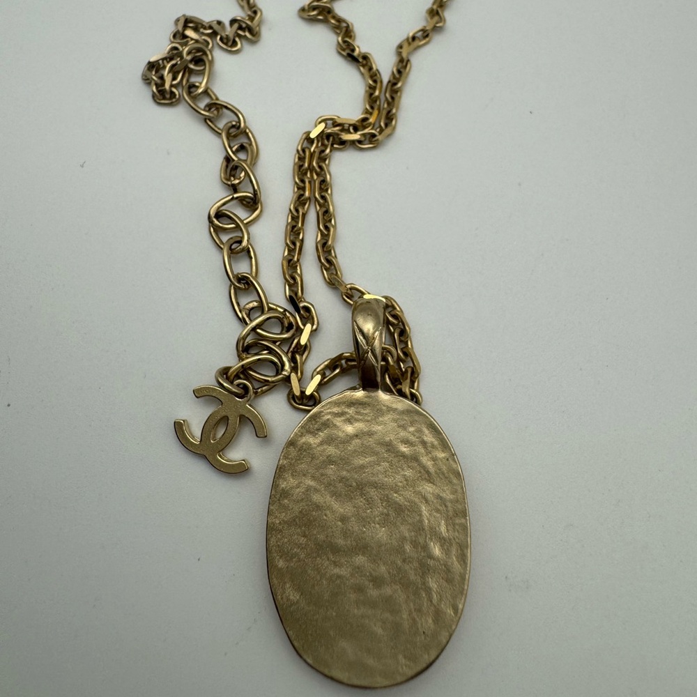 Chanel champagne gold crown and logo with crystal necklace - Picture 6 of 8